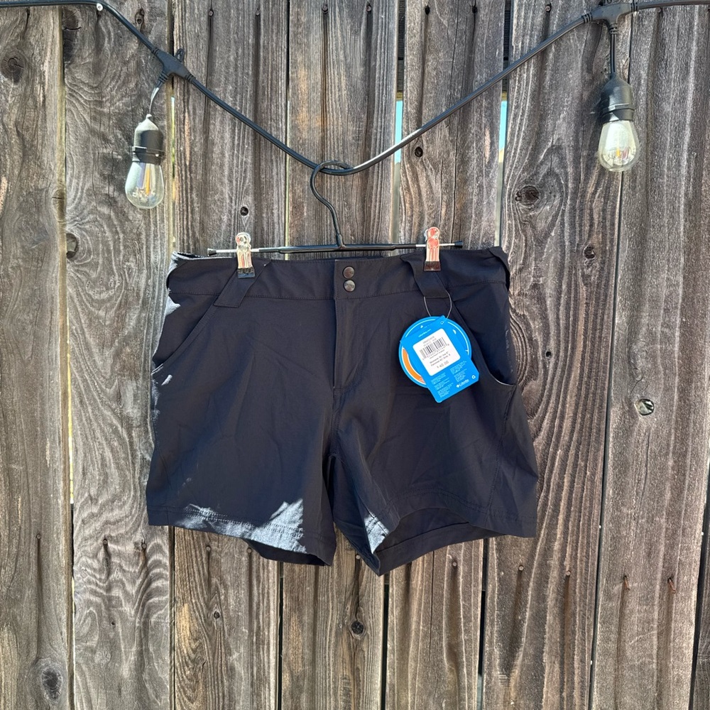Columbia Women’s Black 5” inseam Water Resistant UPF 50 Lightweight Shorts 10